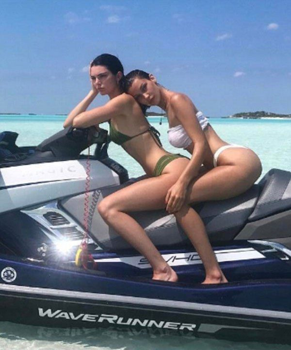 Bella Hadid Kendall Jenner üstsüz fotoğraf paylaştı - Sayfa 13