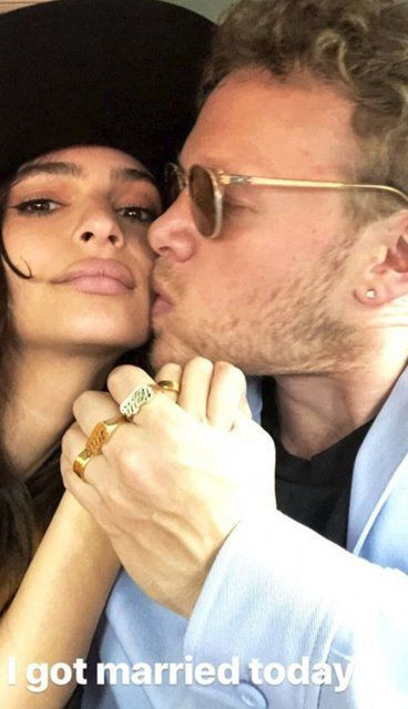 Emily Ratajkowski balayında "kocam için soyundum" pozu verdi - Sayfa 5