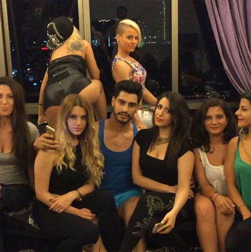 'Yerli Dan Bilzerian' olarak bilinen Taha Özer gözaltına alındı - Sayfa 33