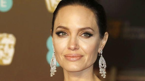 Angelina Jolie yeniden aşık oldu - Sayfa 3