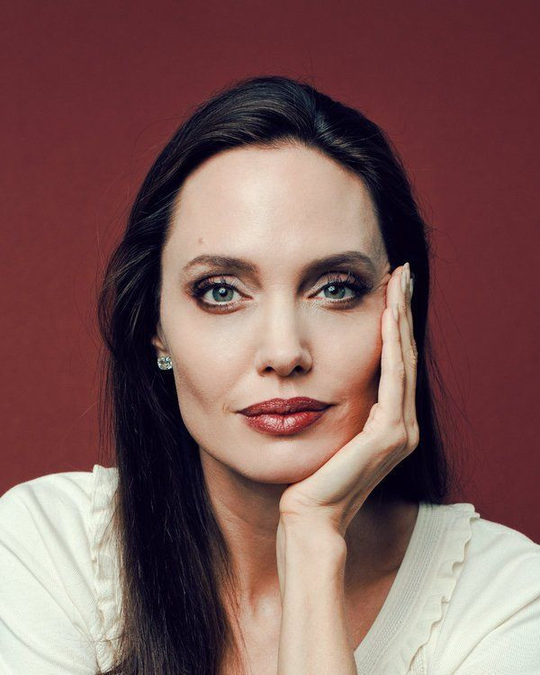 Angelina Jolie yeniden aşık oldu - Sayfa 4