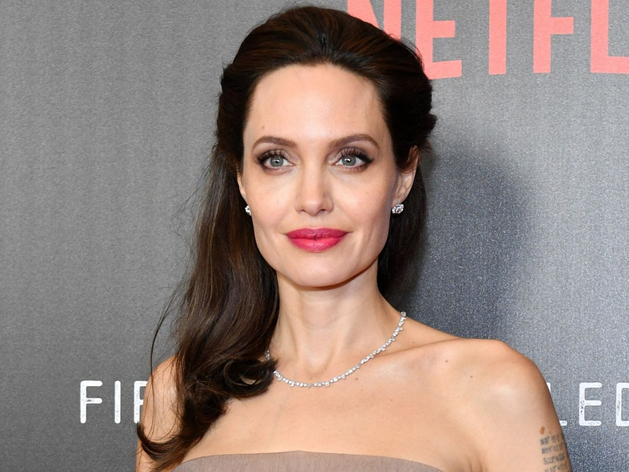 Angelina Jolie yeniden aşık oldu - Sayfa 6