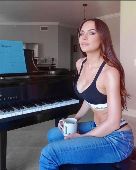 Lola Astanova 'Bu piyanist çok seksi' dedirtiyor - Sayfa 9