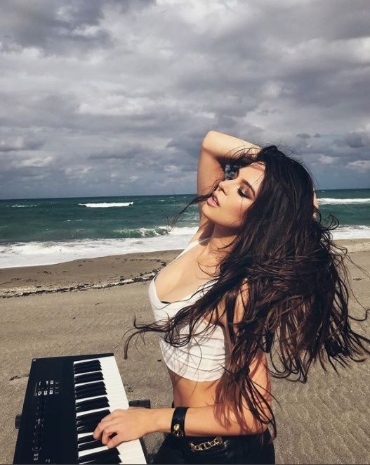 Lola Astanova 'Bu piyanist çok seksi' dedirtiyor - Sayfa 11