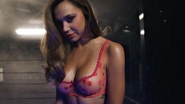 Alexis Ren Sports Illustrated'in kapak güzeli oldu - Sayfa 20