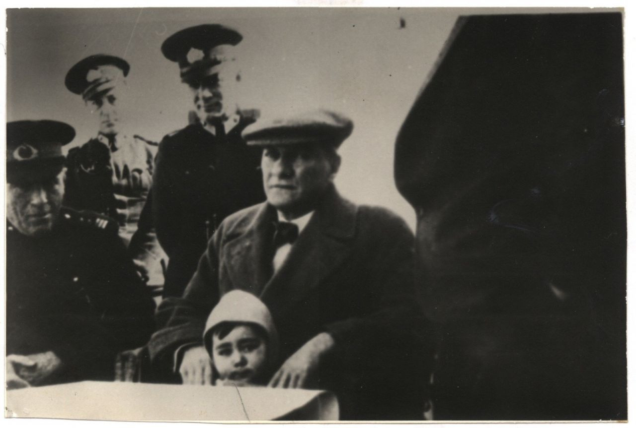 Atatürk'ün çocuk sevgisini gösteren fotoğraflar ilk kez paylaşıldı - Sayfa 1