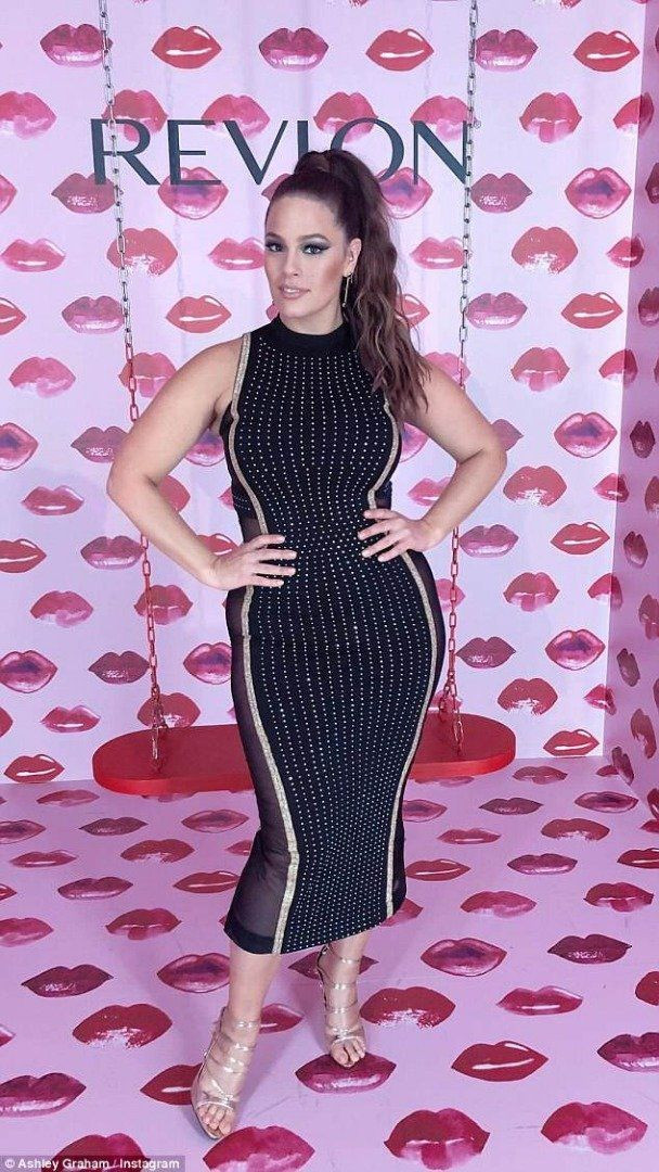 Ashley Graham kıvrımlarını sergiledi - Sayfa 12