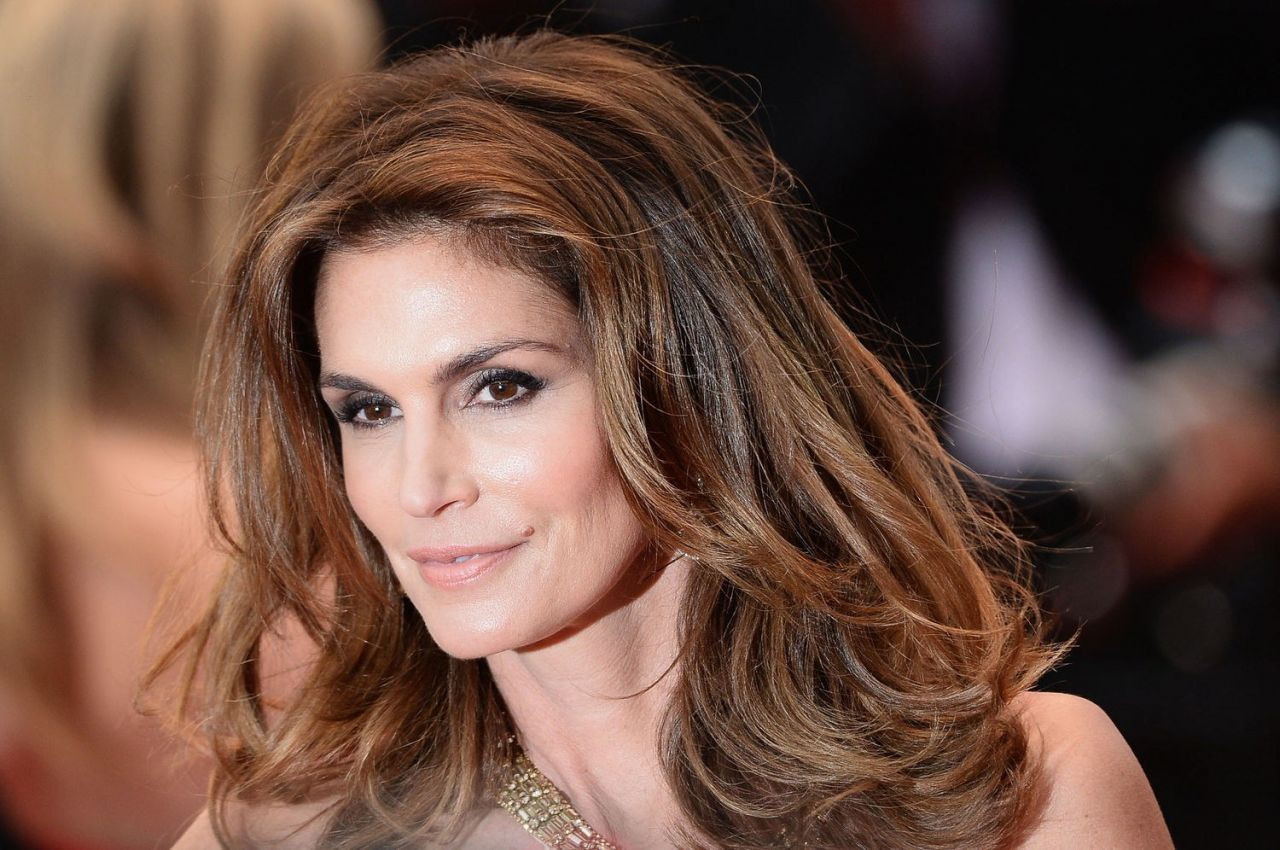 52 yaşındaki Cindy Crawford'dan 9 Güzellik Tavsiyesi - Sayfa 6