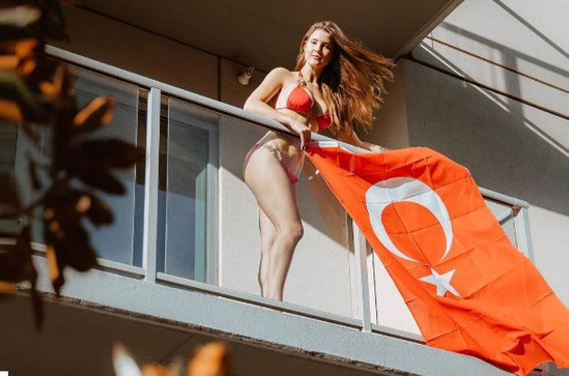 Amanda Cerny'den arkadaşıyla olay poz! - Sayfa 5