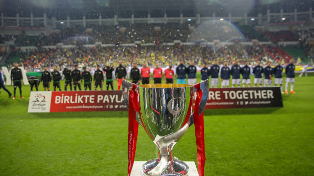 Akhisarspor kupayı kazandı! Ligi 5. bitiren takım Avrupa'ya gidebiliyor mu?