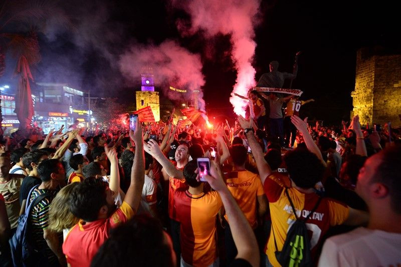 Galatasaray taraftarları şampiyonluğu kutladı - Sayfa 4