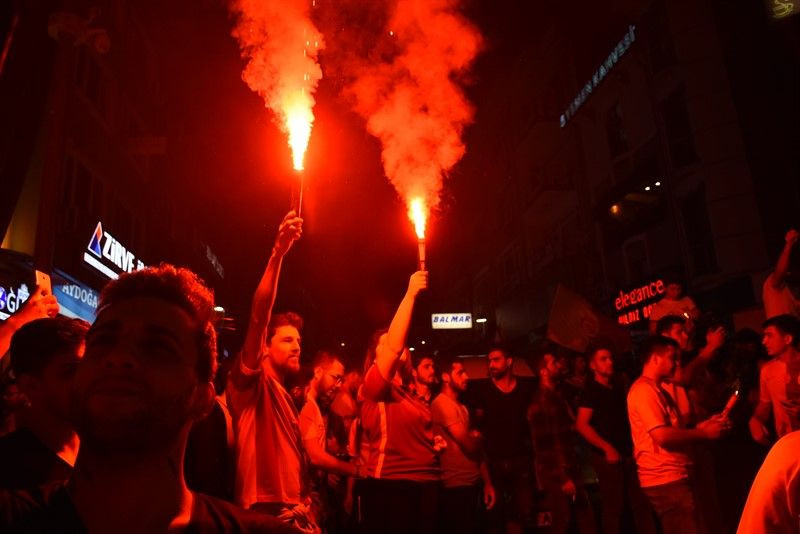 Galatasaray taraftarları şampiyonluğu kutladı - Sayfa 2