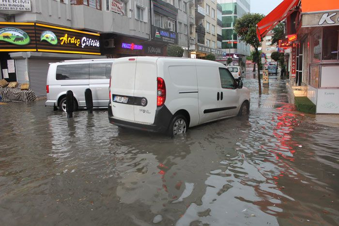 İstanbul'da sağanak yağış etkili oldu! Meteoroloji'den 3 ile uyarı - Sayfa 10