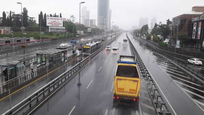 İstanbul'da sağanak yağış etkili oldu! Meteoroloji'den 3 ile uyarı - Sayfa 13