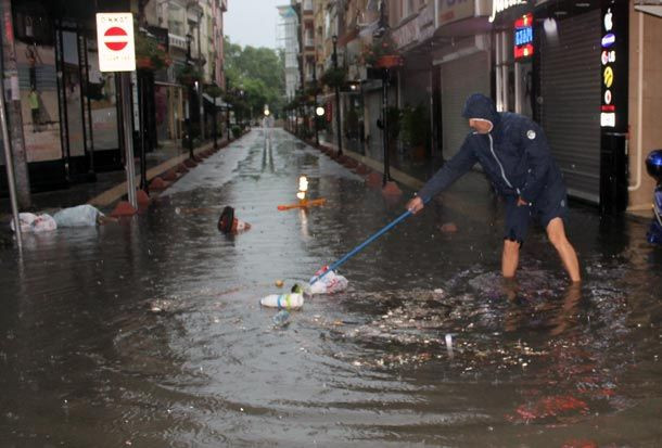 İstanbul'da sağanak yağış etkili oldu! Meteoroloji'den 3 ile uyarı - Sayfa 3