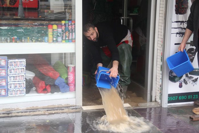 İstanbul'da sağanak yağış etkili oldu! Meteoroloji'den 3 ile uyarı - Sayfa 5