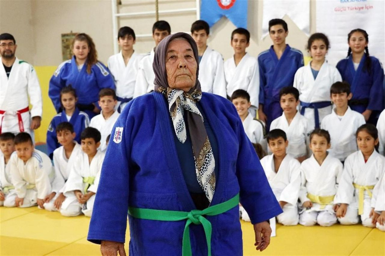 Adana'da 80 yaşındaki nine judo yapıyor - Sayfa 1