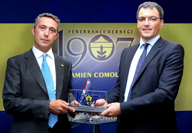Fenerbahçe'nin yeni futbol direktörü Damien Comolli kimdir, hangi takımları çalıştırdı, kaç yaşında?
