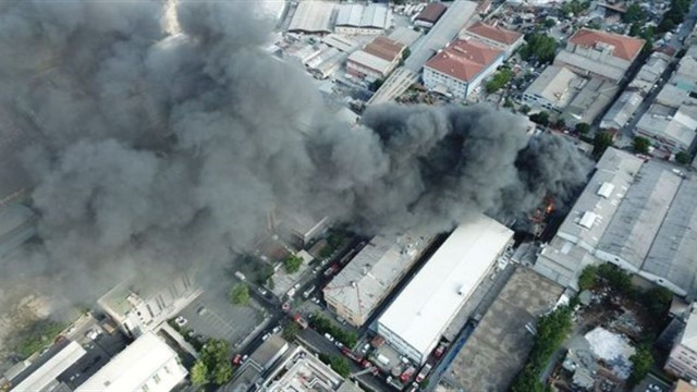 İstanbul'da iplik fabrikasında yangın çıktı