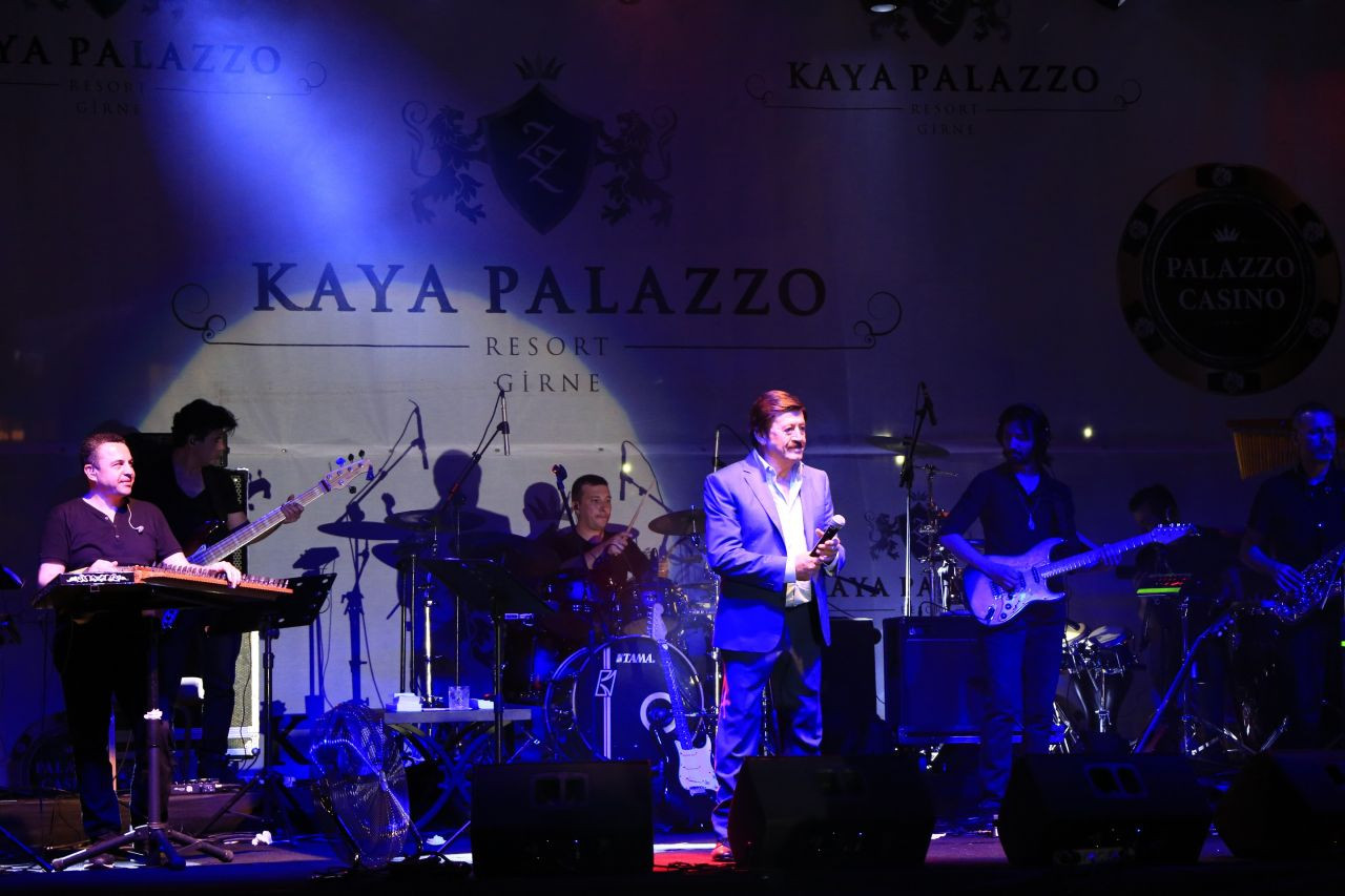 Selami Şahin bayram konserinde Aşkın Nur Yengi ile düet yaptı - Sayfa 2