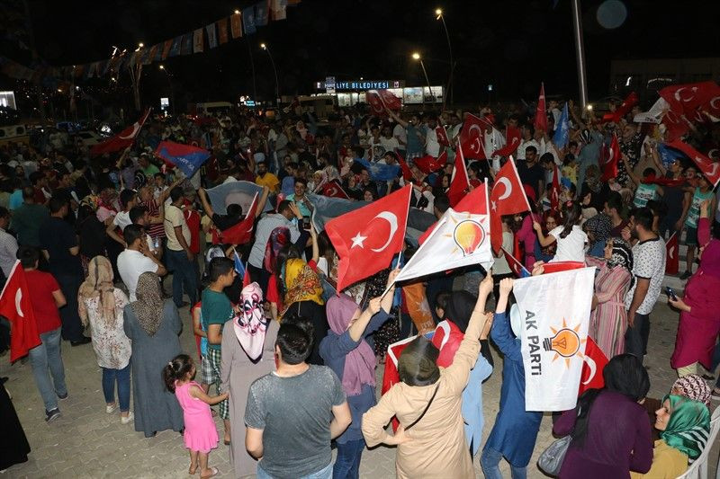 Seçim sonuçları yurt genelinde böyle kutlandı - Sayfa 14