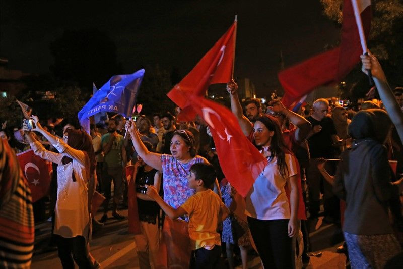 Seçim sonuçları yurt genelinde böyle kutlandı - Sayfa 8