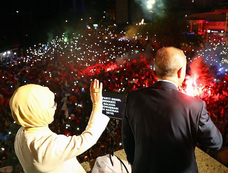 AK Parti Genel Merkezi'nde zafer kutlamasından kareler - Sayfa 2