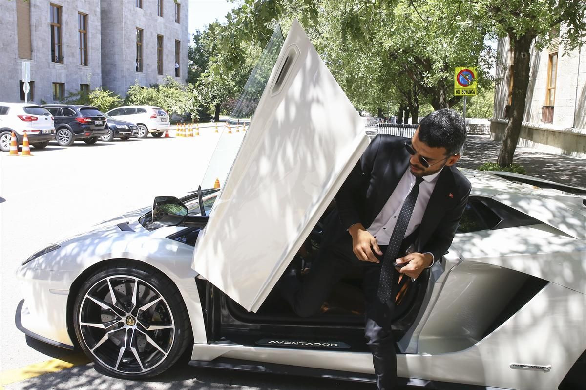 Sofuoğlu Meclis'e Lamborghini ile geldi - Sayfa 1