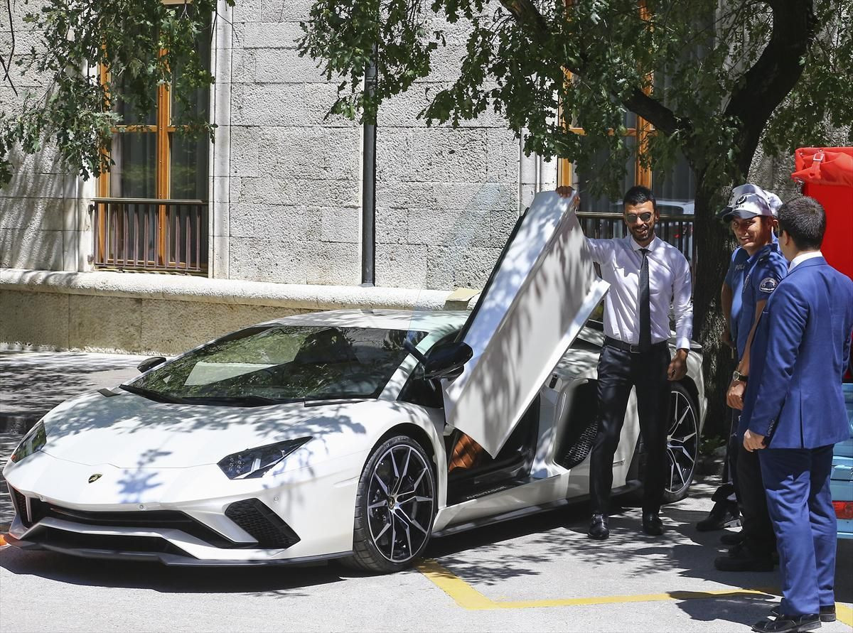 Sofuoğlu Meclis'e Lamborghini ile geldi - Sayfa 2