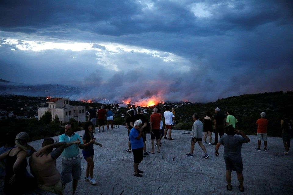 Yunanistan’daki yangından çarpıcı fotoğraflar - Sayfa 12