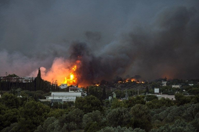 Yunanistan’daki yangından çarpıcı fotoğraflar - Sayfa 1