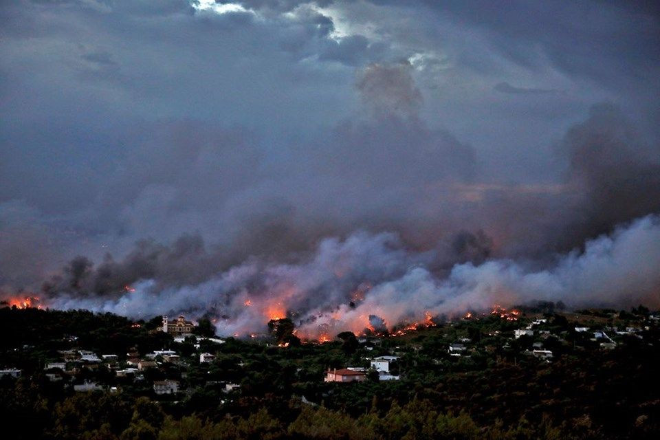 Yunanistan’daki yangından çarpıcı fotoğraflar - Sayfa 8