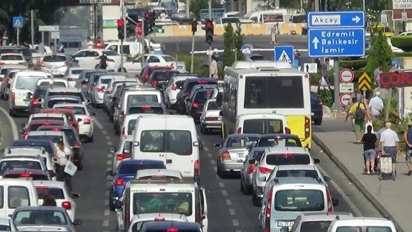 Tatilciler dönüş yolunda! Araç trafiği 40 kilometreye kadar uzadı - Sayfa 10