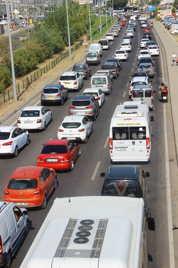 Tatilciler dönüş yolunda! Araç trafiği 40 kilometreye kadar uzadı - Sayfa 14