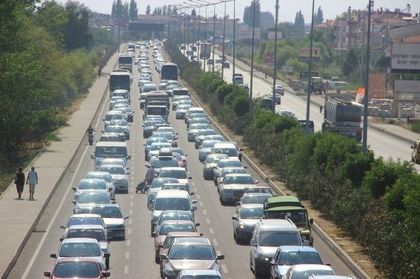 Tatilciler dönüş yolunda! Araç trafiği 40 kilometreye kadar uzadı - Sayfa 16