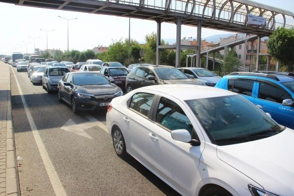 Tatilciler dönüş yolunda! Araç trafiği 40 kilometreye kadar uzadı - Sayfa 19