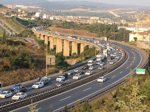 Tatilciler dönüş yolunda! Araç trafiği 40 kilometreye kadar uzadı - Sayfa 2