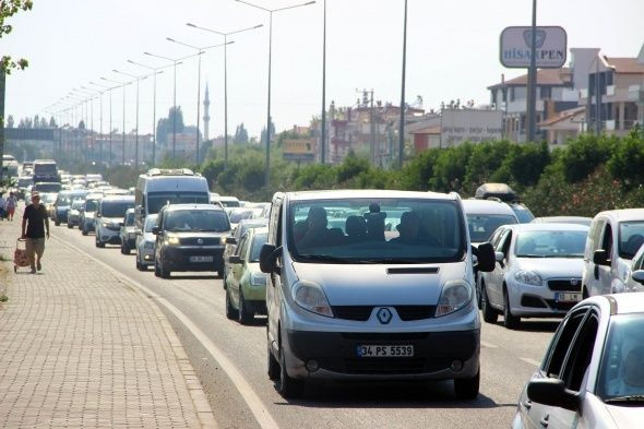 Tatilciler dönüş yolunda! Araç trafiği 40 kilometreye kadar uzadı - Sayfa 20