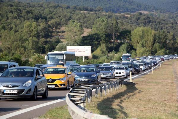 Tatilciler dönüş yolunda! Araç trafiği 40 kilometreye kadar uzadı - Sayfa 5