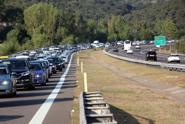 Tatilciler dönüş yolunda! Araç trafiği 40 kilometreye kadar uzadı - Sayfa 9