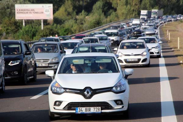 Tatilciler dönüş yolunda! Araç trafiği 40 kilometreye kadar uzadı - Sayfa 12