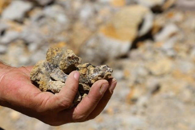 Yıllardır çıra ve kömür olarak kullandılar maden çıktı - Sayfa 14