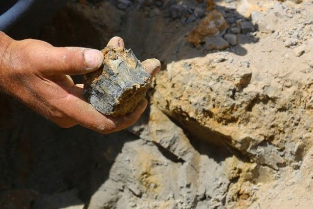 Yıllardır çıra ve kömür olarak kullandılar maden çıktı - Sayfa 13