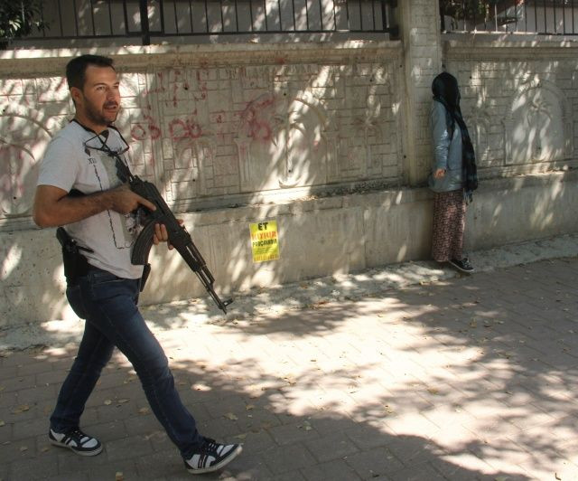 Adana'da yüzü kapalı kadın korkuttu - Sayfa 1