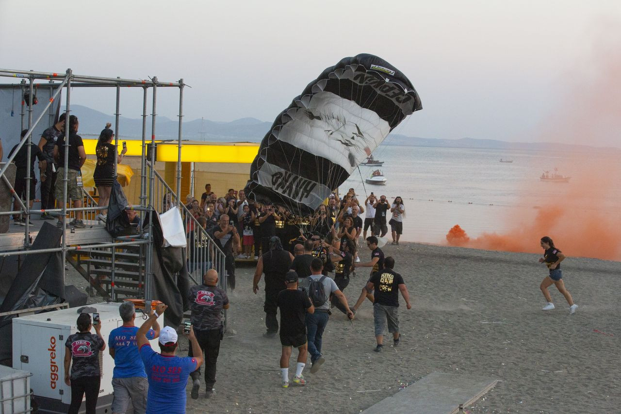 Hayko Cepkin bir ilki gerçekleştirdi - Sayfa 12