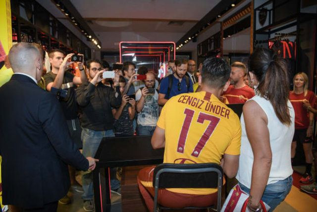 İmza töreninde Cengiz Ünder'e büyük ilgili - Sayfa 7