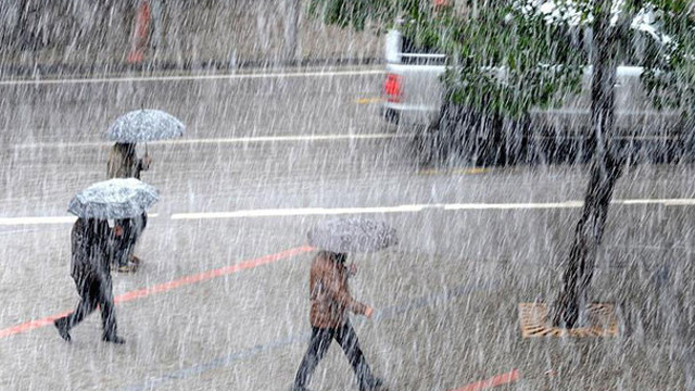 Az Önce! Meteoroloji İstanbul'un 10 ilçesi için sel uyarısında bulundu