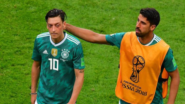 Mesut Özil'in menajeri, Alman futbolcuları sert dille eleştirdi