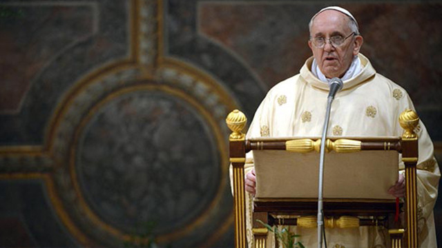 Papa'dan gence cinsel ilişki tavsiyesi