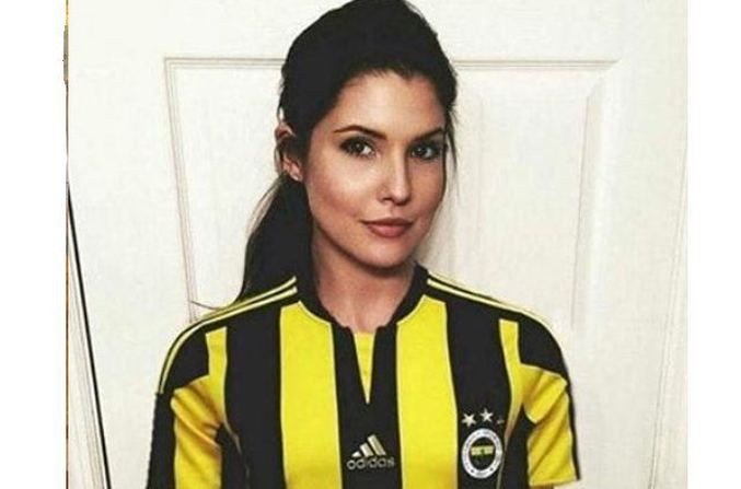 Amanda Cerny, Kapadokya’da: Güzel yıldız köy okulu boyadı! - Sayfa 21